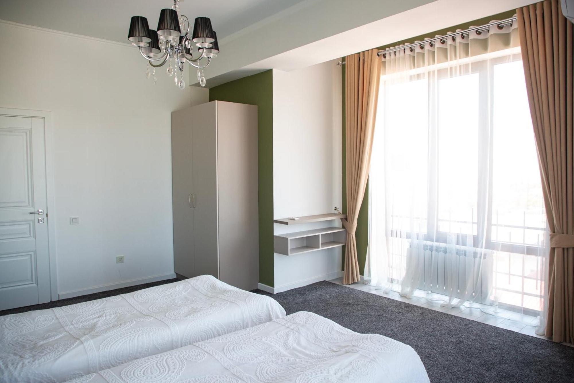 Casablanca Apart Hotel Biskek Kültér fotó